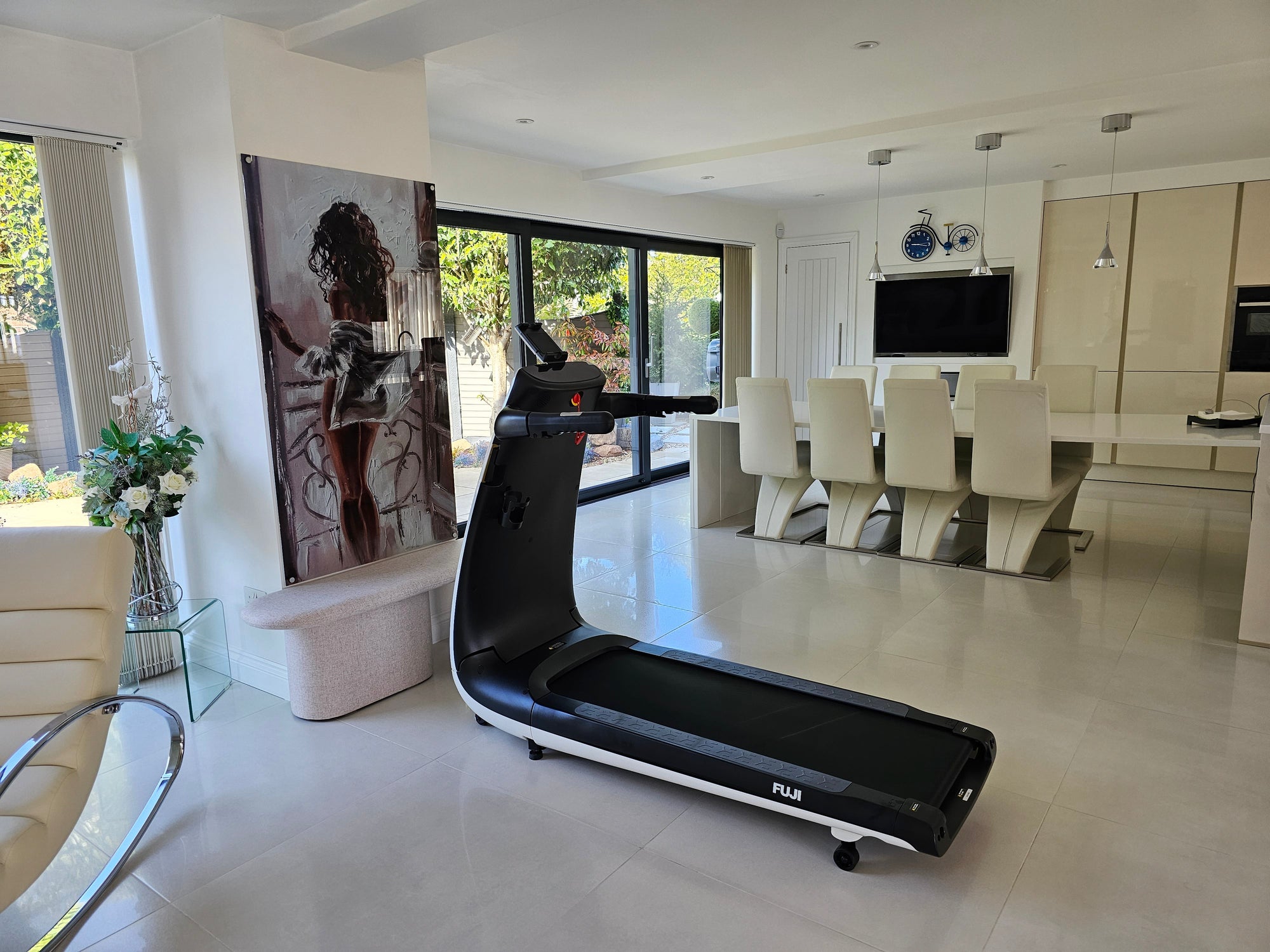 Brisk Walking on a Treadmill: The Most Gentle, Everyday Resolution for 2026